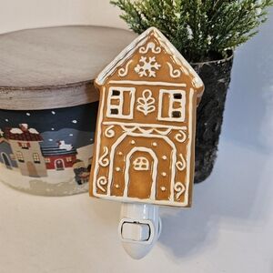 Wax Warmer Gingerbread House    Plug- in- Nightlight